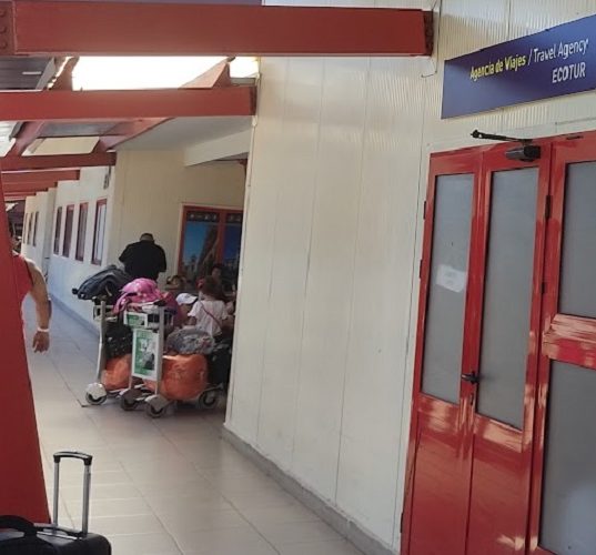 Equipaje llegando a un aeropuerto de Cuba. (Foto © Periódico Cubano)
