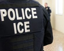 Imagen ilustrativa de un agente de ICE. (Imagen © Periódico Cubano-Gemini)